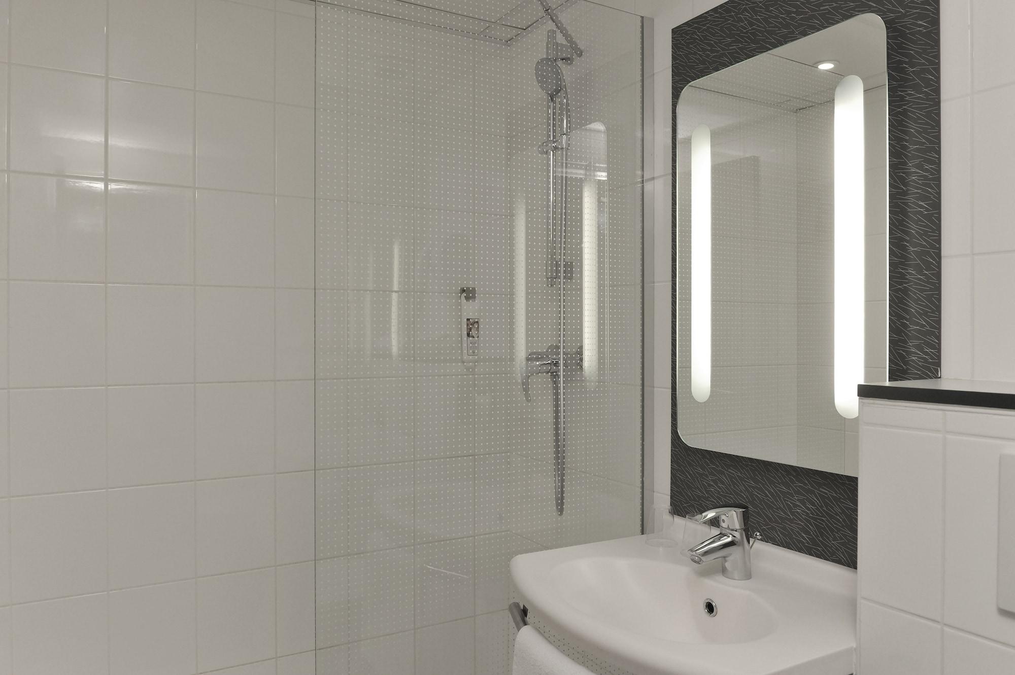 Ibis Paris Vaugirard Porte De Versailles Exterior photo