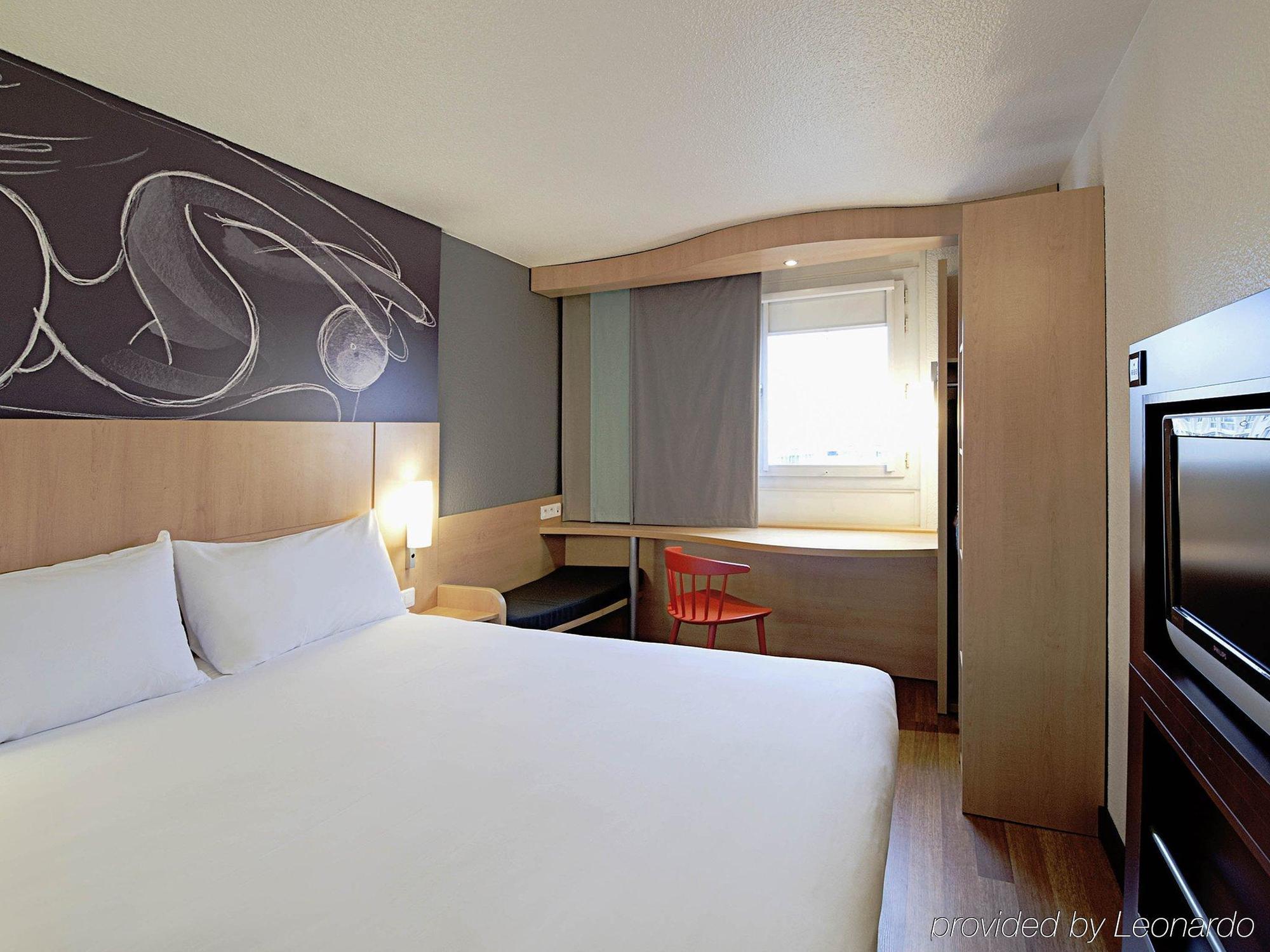 Ibis Paris Vaugirard Porte De Versailles Exterior photo